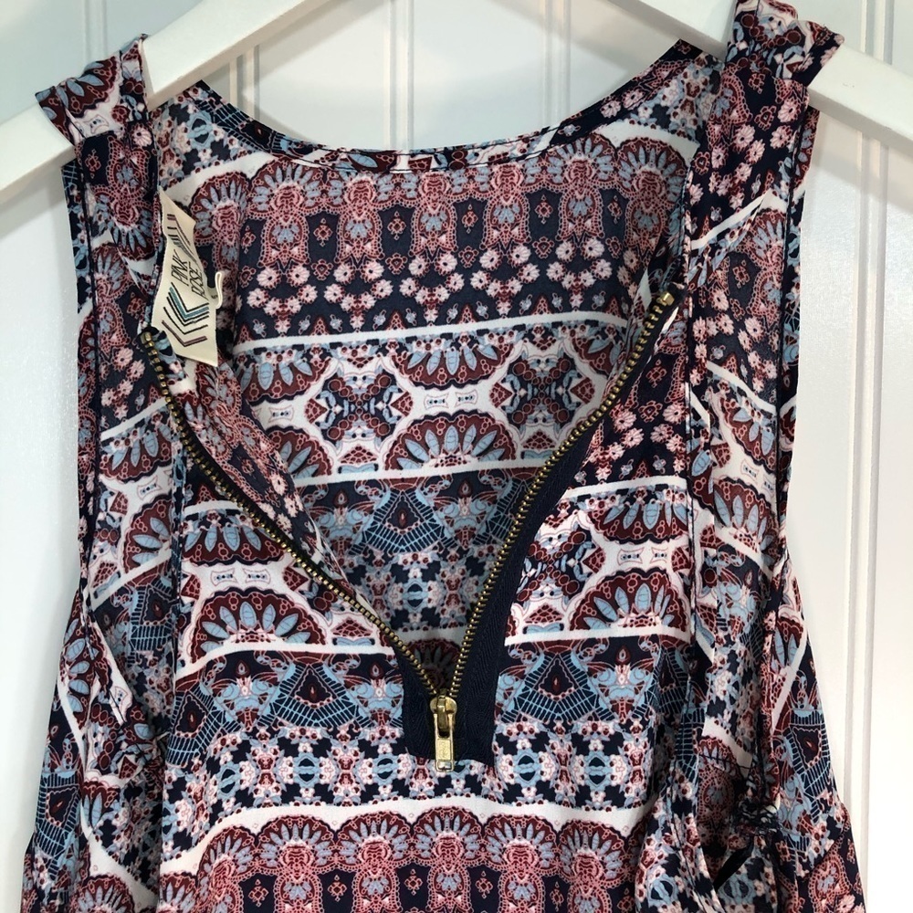 Pink Rose Juniors Patterned Tank Top with Back Exposed Zipper Size Small - Picture 5 of 9